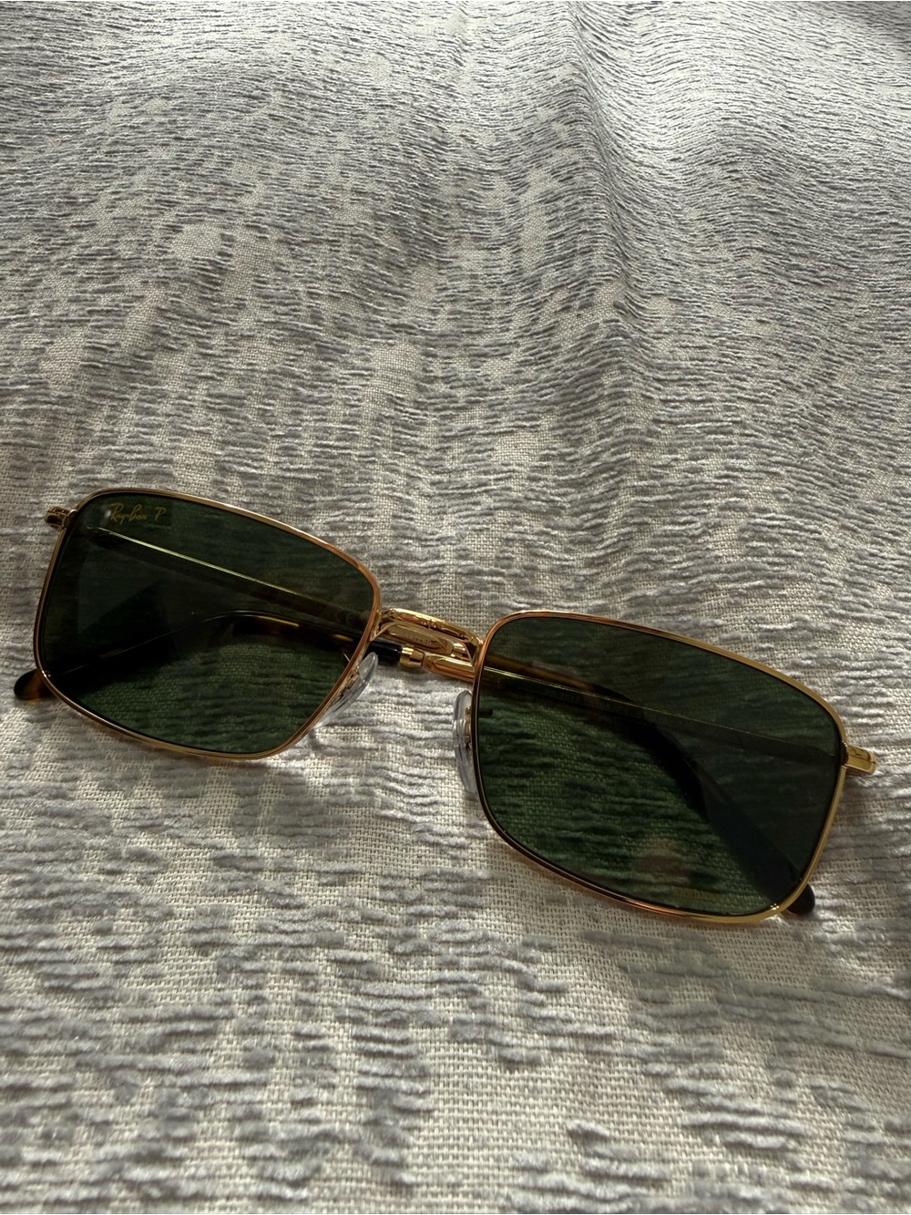 RayBan Men’s Gold Frame Sunglasses with Green Lenses and Brown Case. Barely worn